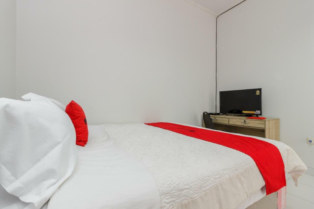Reddoorz Syariah Near Pondok Indah Mall 3 Джакарта Екстер'єр фото