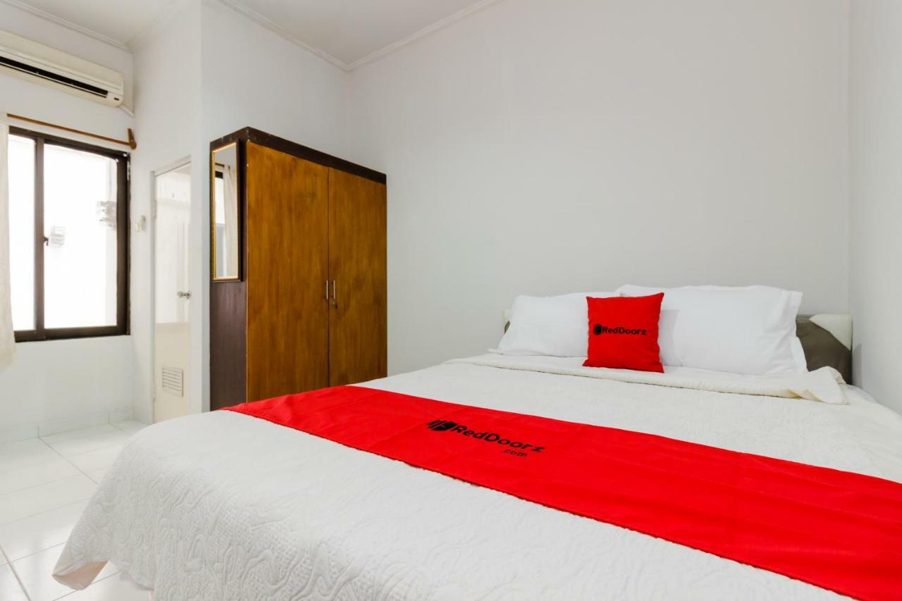 Reddoorz Syariah Near Pondok Indah Mall 3 Джакарта Екстер'єр фото