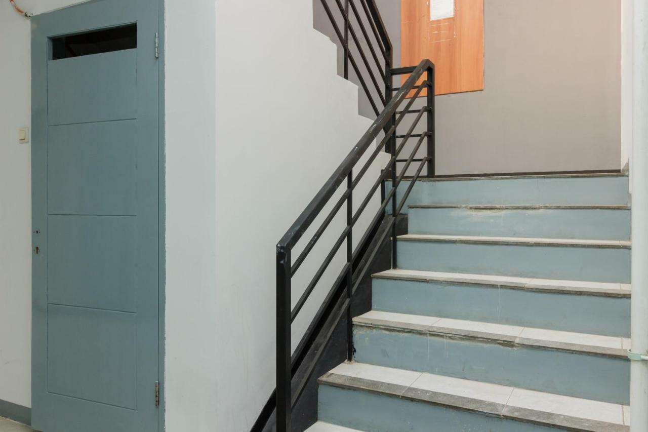 Reddoorz Syariah Near Pondok Indah Mall 3 Джакарта Екстер'єр фото